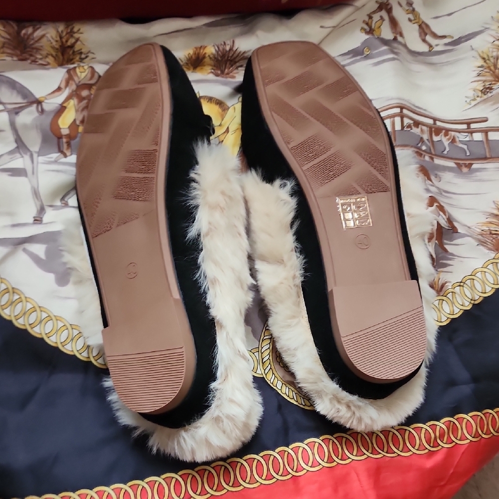 Elegant Fur Lined Luxury Mules With Gold Hardware - Picture 3 of 7